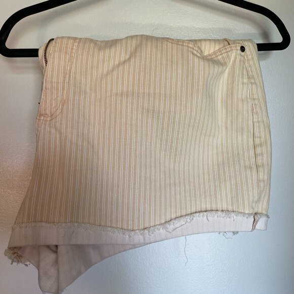 24W LC Lauren Conrad Yellow and White Striped Shorts - Picture 1 of 3